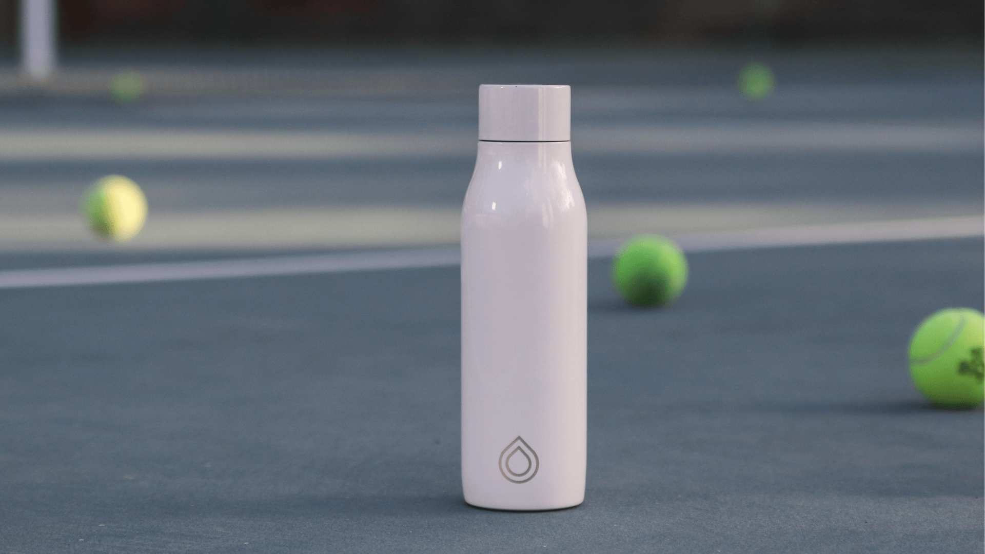 A photo of a Lyvecap bottle on the tennis court displaying microbiota in sports. 